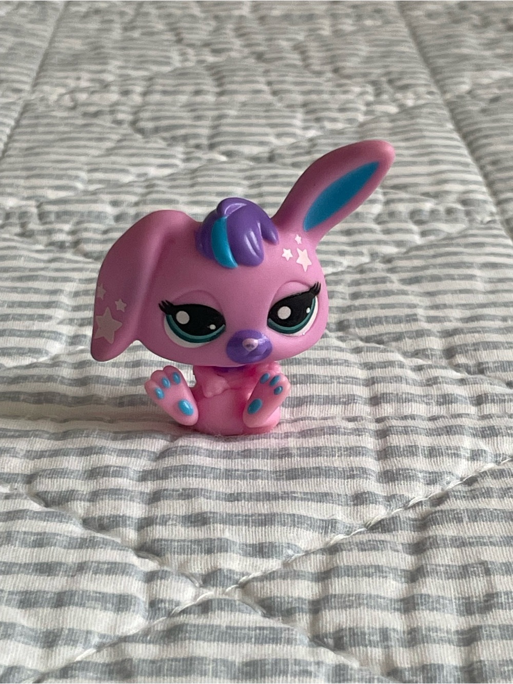 💕Littlest Pet Shop Purple Pink Bunny Figure with Blue Accents🌟